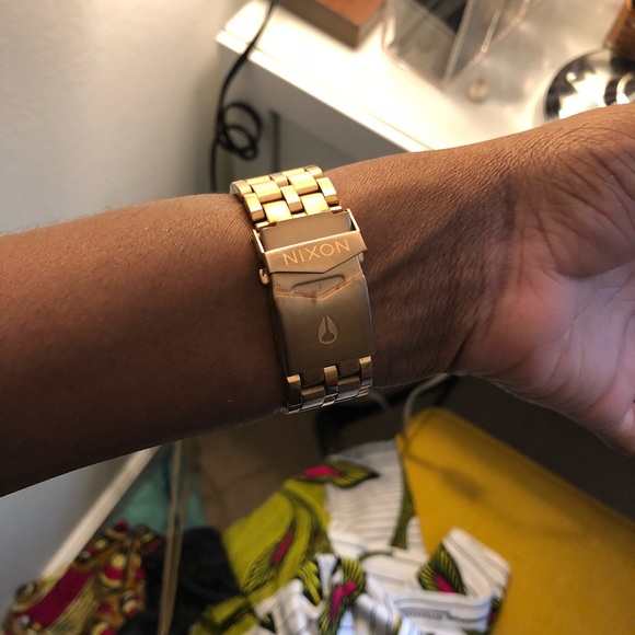 Rose gold Nixon watch - Picture 3 of 3